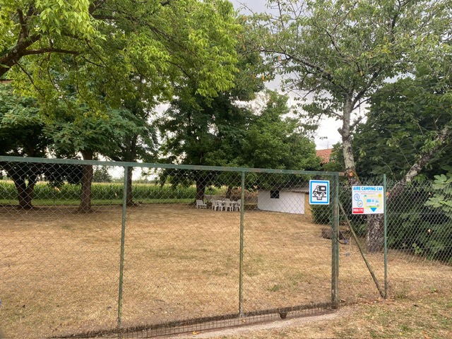 Aire camping-car  Bergerac (24100) - Photo 2